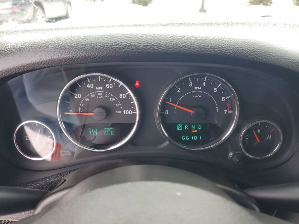 Used 2014 Jeep Wrangler Unlimited Sahara w/ Connectivity Group image 15