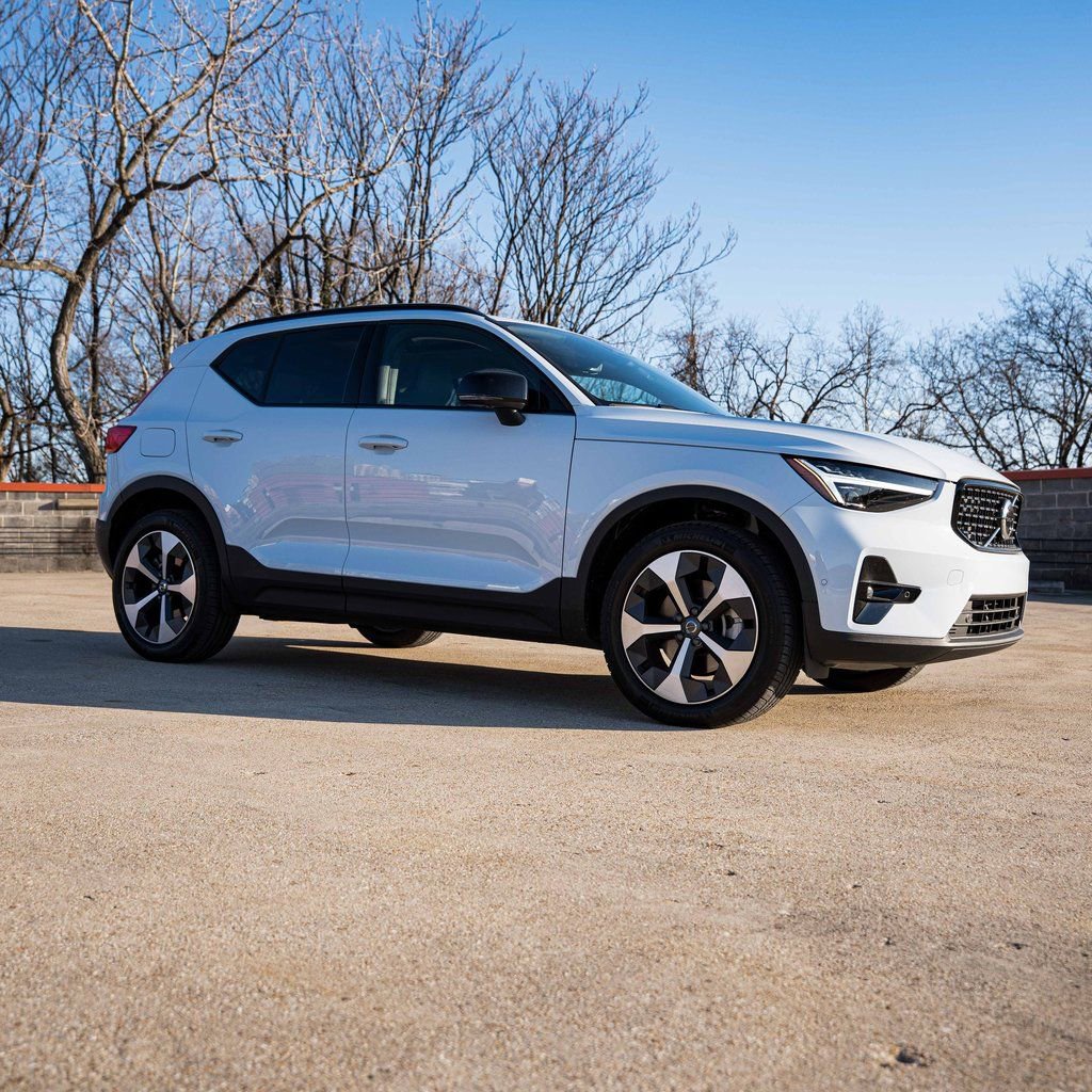 Certified 2026 Volvo XC40 B5 Plus w/ Protection Package Premier image 7