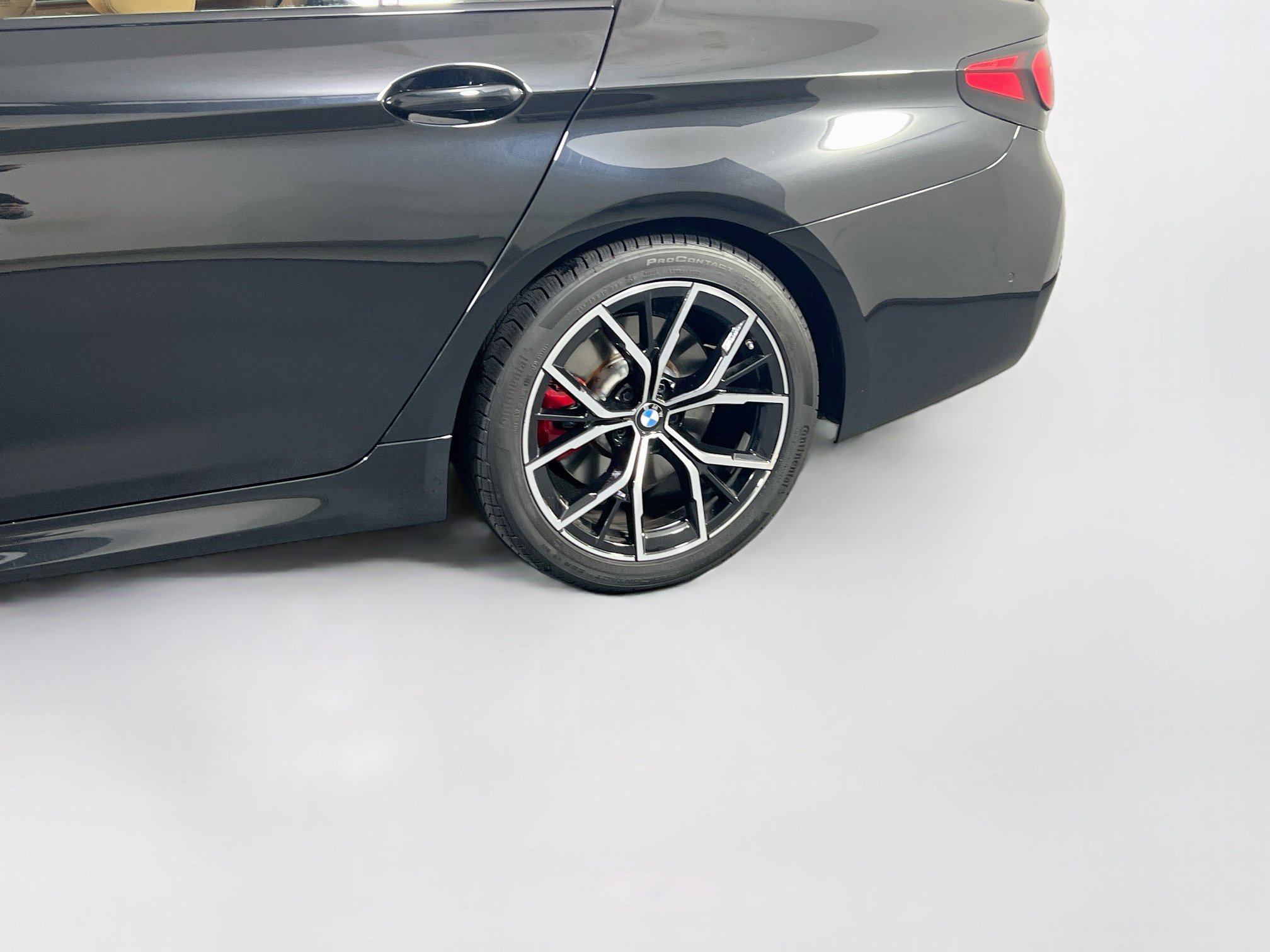 Used 2023 BMW 530i xDrive w/ M Sport Package AWD/4WD image 31
