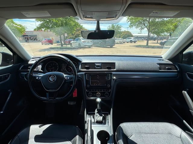 Used 2018 Volkswagen Passat 2.0T R-Line w/ R-Line Lighting Package image 8