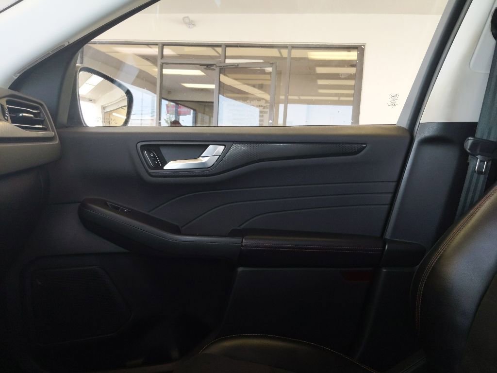 Used 2022 Ford Escape SEL w/ SEL Stealth AWD Package image 24