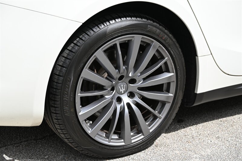 Used 2019 Maserati Ghibli S Q4 AWD/4WD image 13