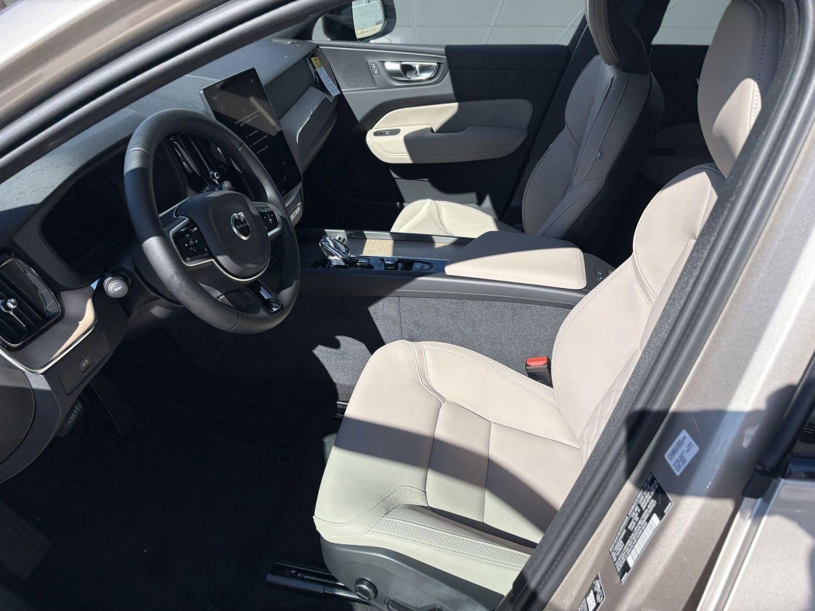 Used 2026 Volvo XC60 B5 Core w/ Climate Package image 5