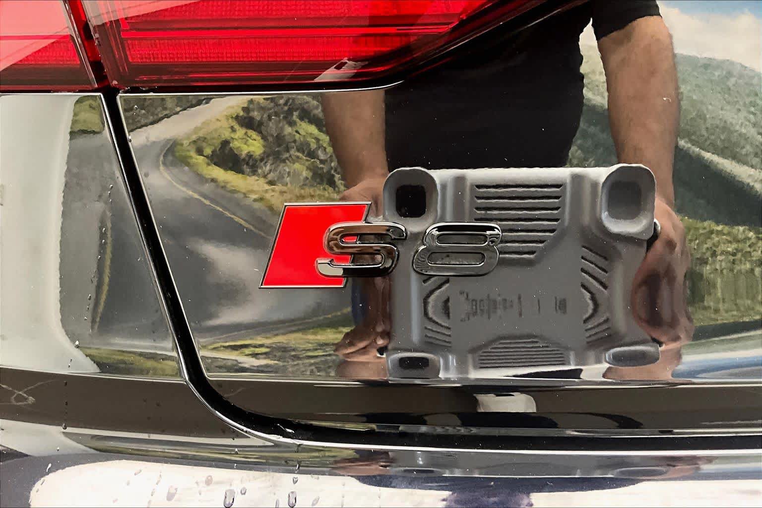 Certified 2025 Audi S8 AWD/4WD image 32