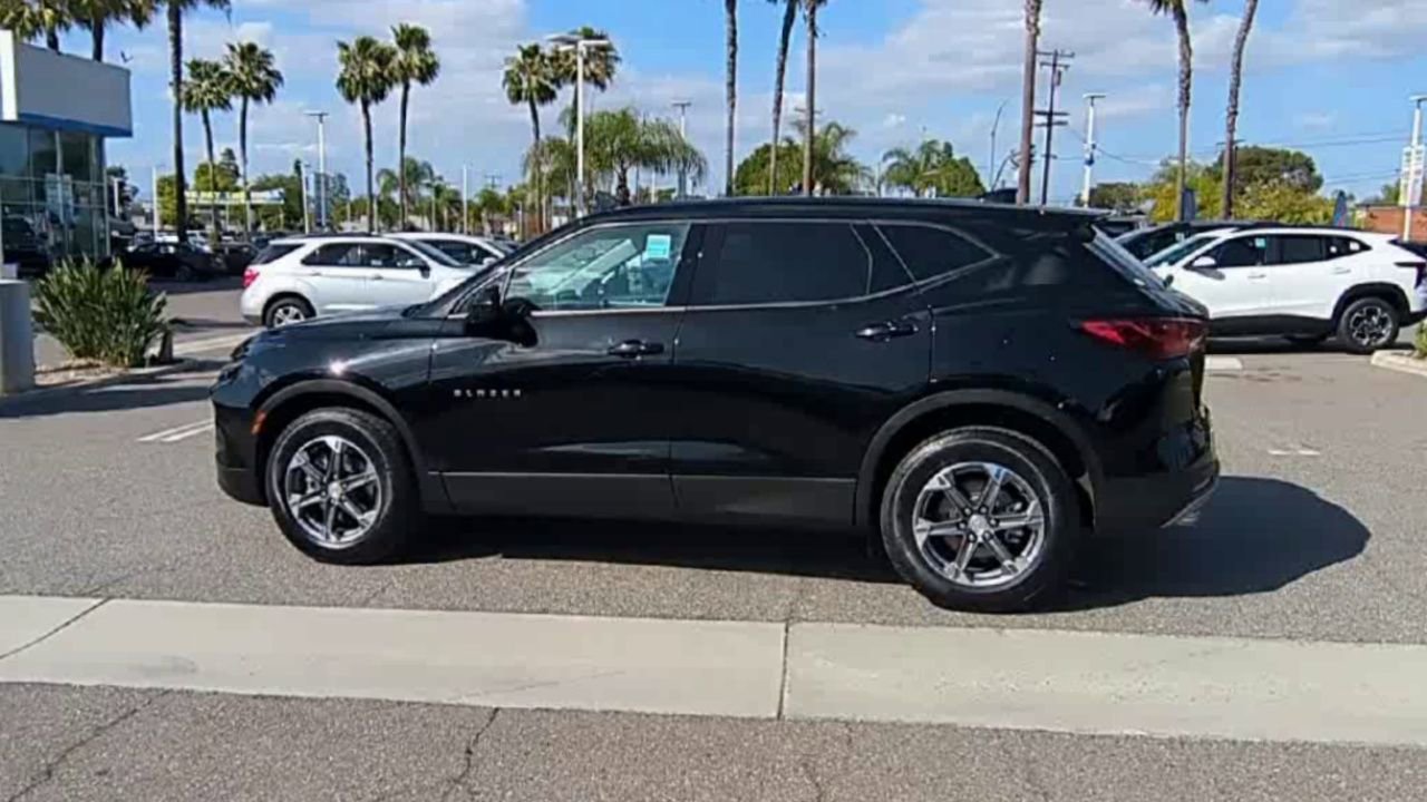 Certified 2025 Chevrolet Blazer LT AWD/4WD image 5