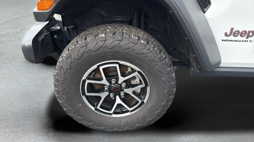 Used 2025 Jeep Wrangler Unlimited Rubicon AWD/4WD image 16