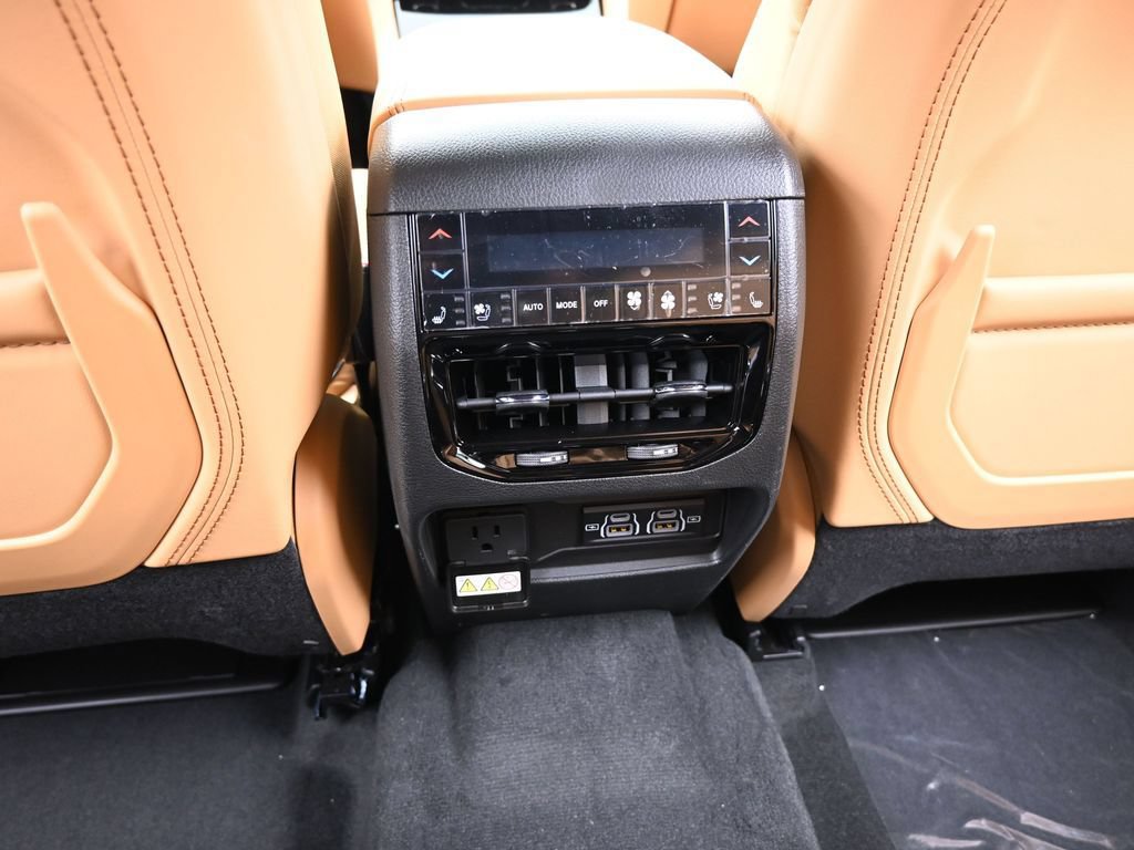 New 2025 Jeep Grand Cherokee L Summit AWD/4WD image 31
