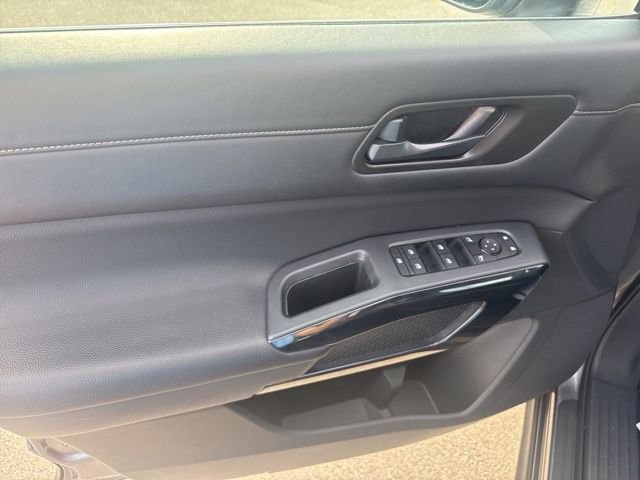 Used 2025 Nissan Pathfinder SV FWD image 14