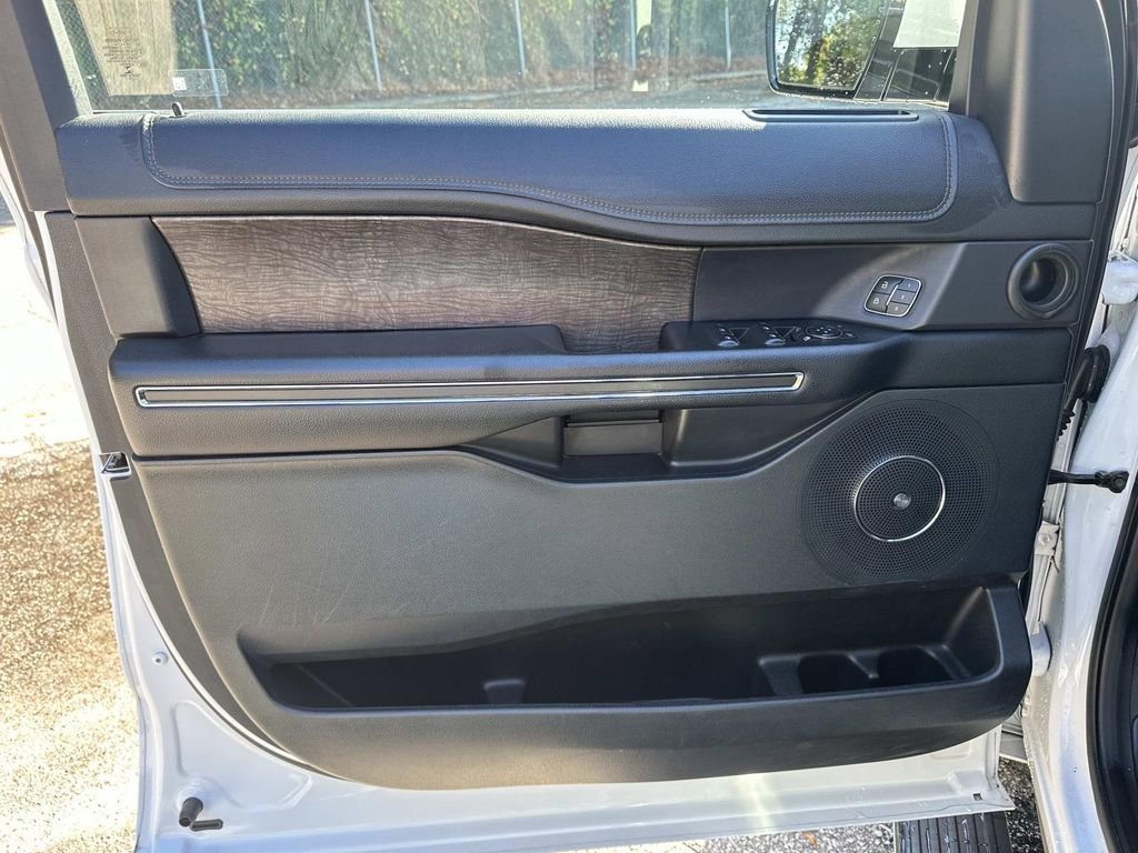 Used 2021 Ford Expedition Max Limited image 10