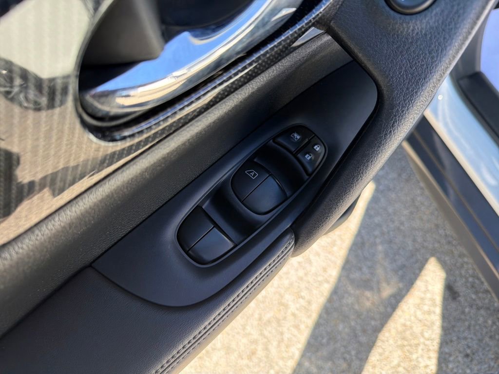 Used 2019 Nissan Rogue SL w/ Premium Package image 12