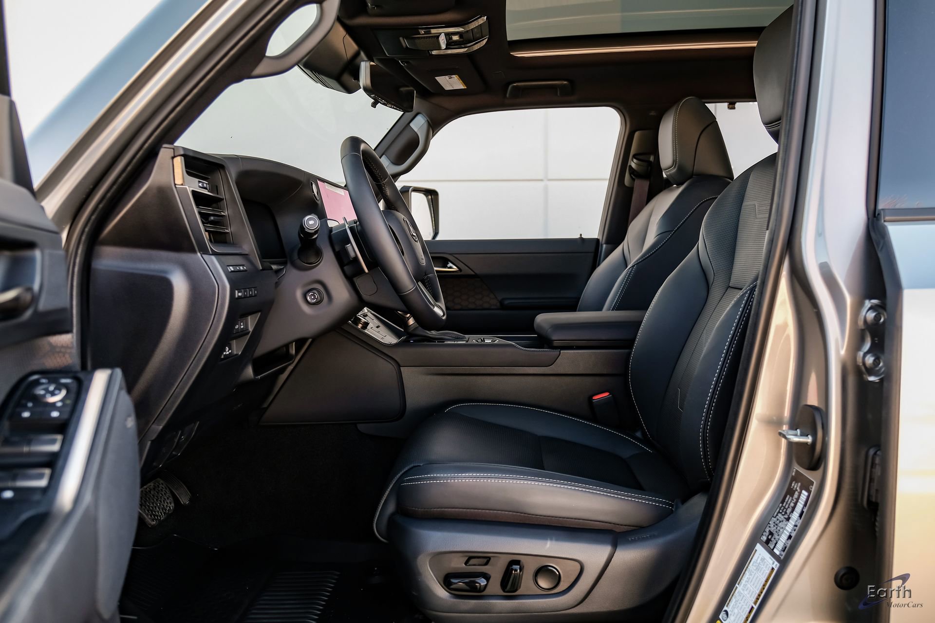 Used 2025 Lexus GX 550 550 Luxury+ HUD Traffic LIFTED w/ Accessory Package (2T) image 31