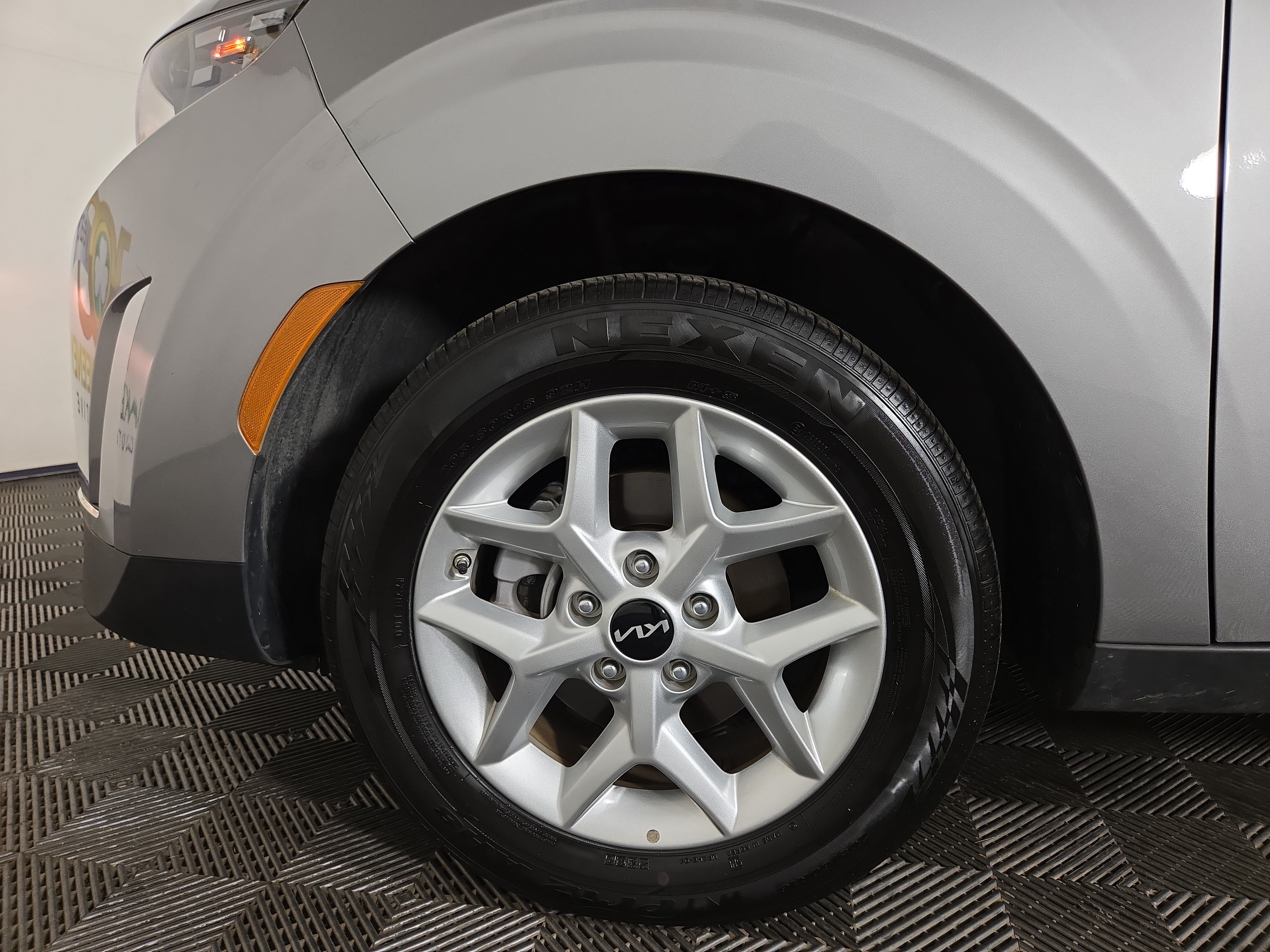 Used 2025 Kia Soul LX w/ LX Technology Package FWD image 32