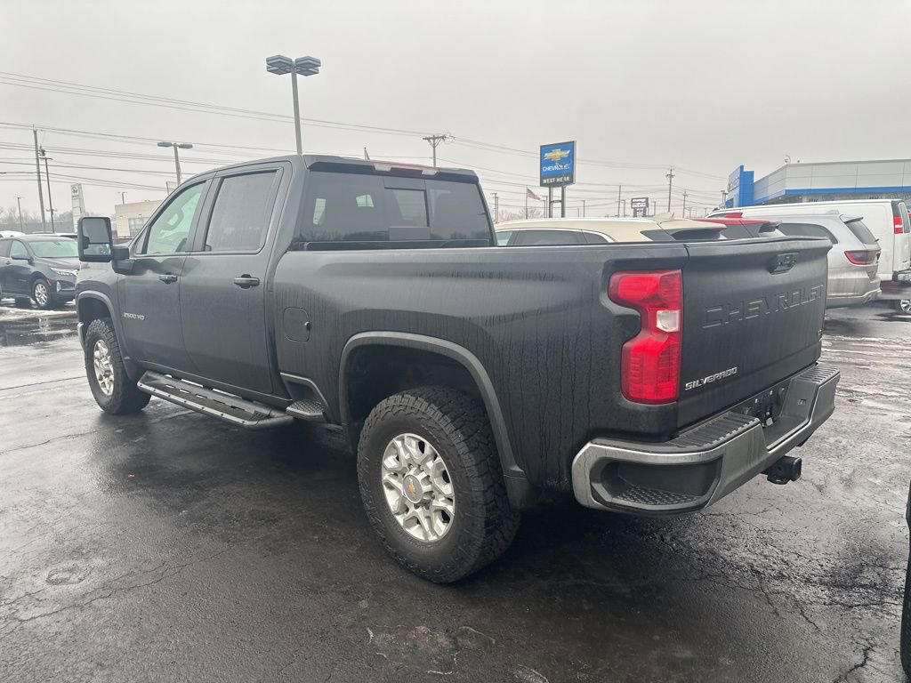 Used 2024 Chevrolet Silverado 2500 LT w/ Convenience Package image 3