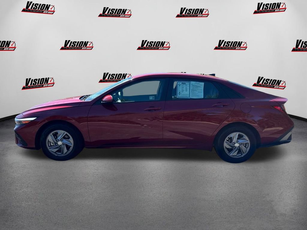 Certified 2025 Hyundai Elantra SE w/ Cargo Package image 8