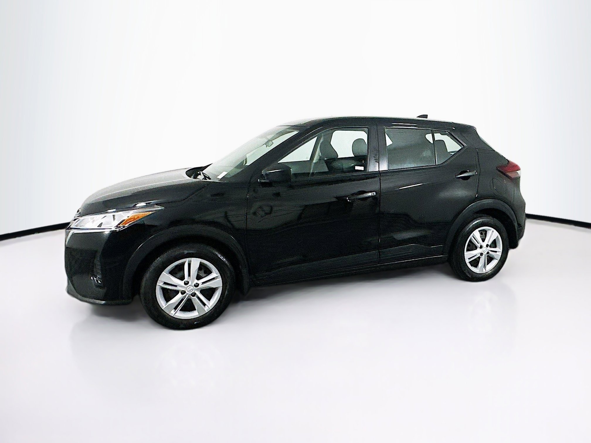 Used 2024 Nissan Kicks S image 4