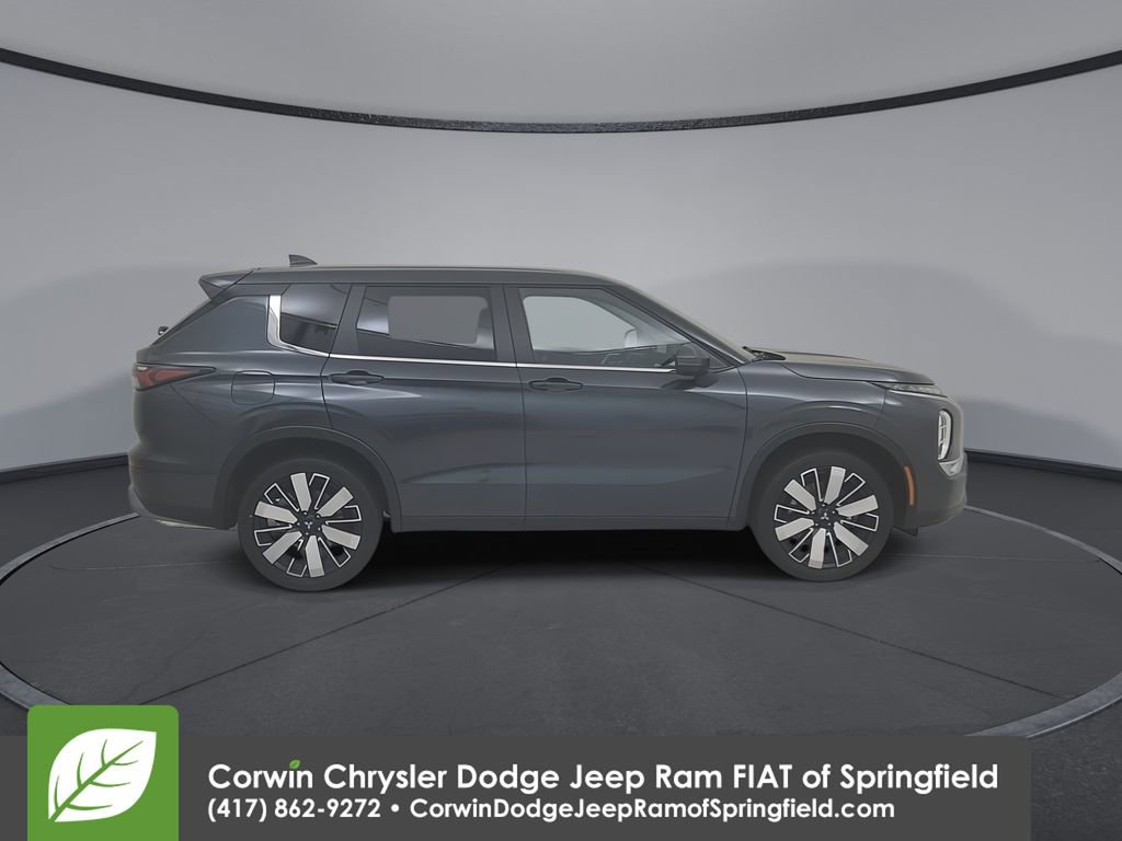 Used 2025 Mitsubishi Outlander SE FWD image 17