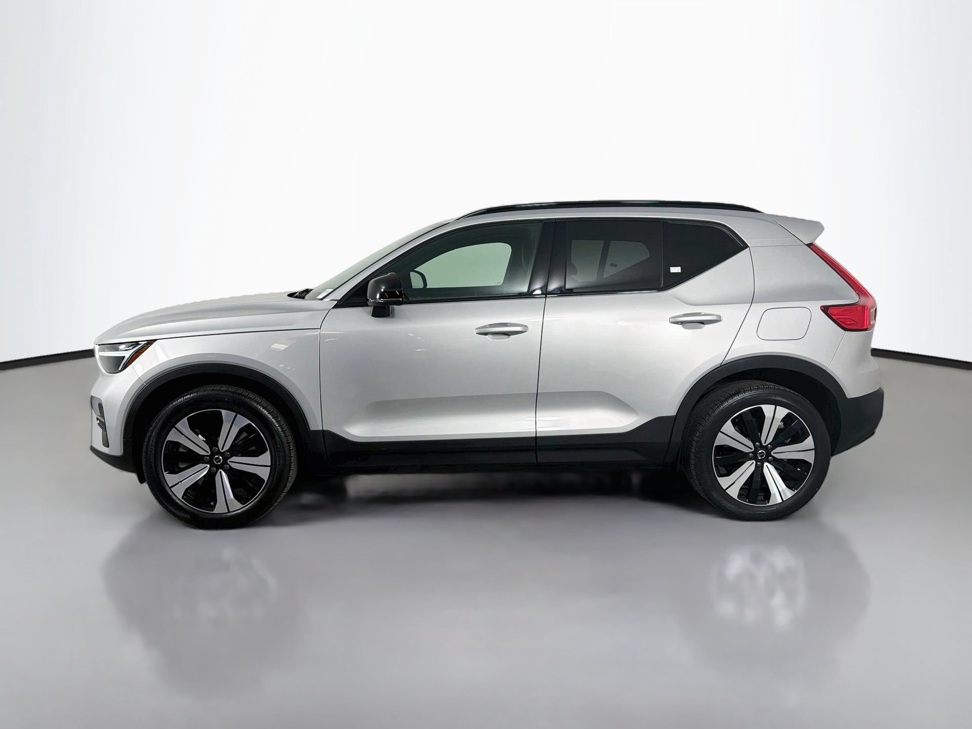 Certified 2023 Volvo XC40 Recharge Core w/ Protection Package Premier AWD/4WD image 9