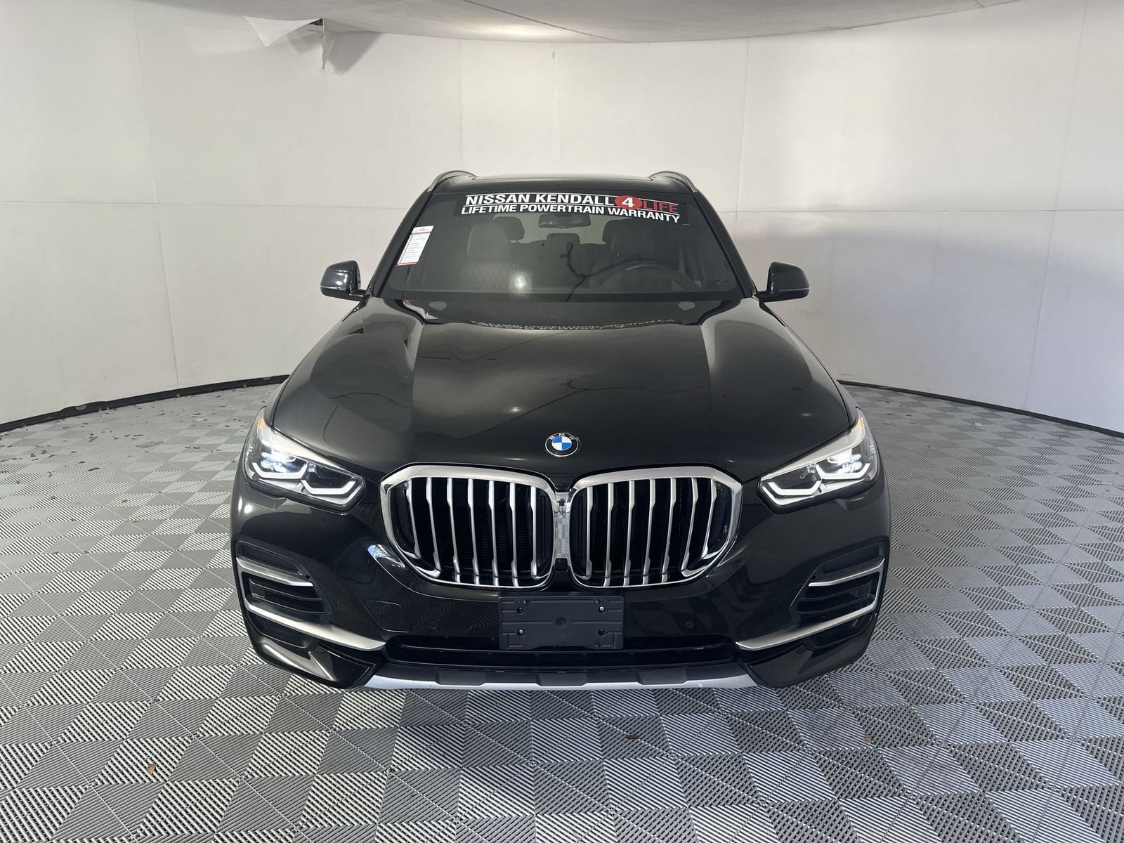 Used 2022 BMW X5 xDrive40i w/ Premium Package AWD/4WD image 3