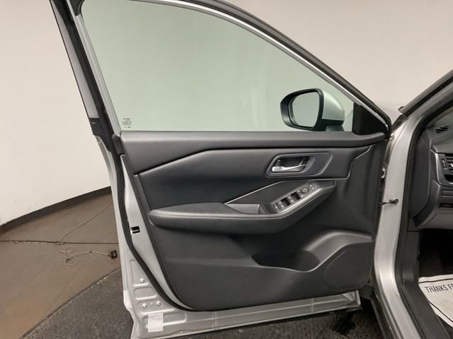 Used 2024 Nissan Rogue SV image 10