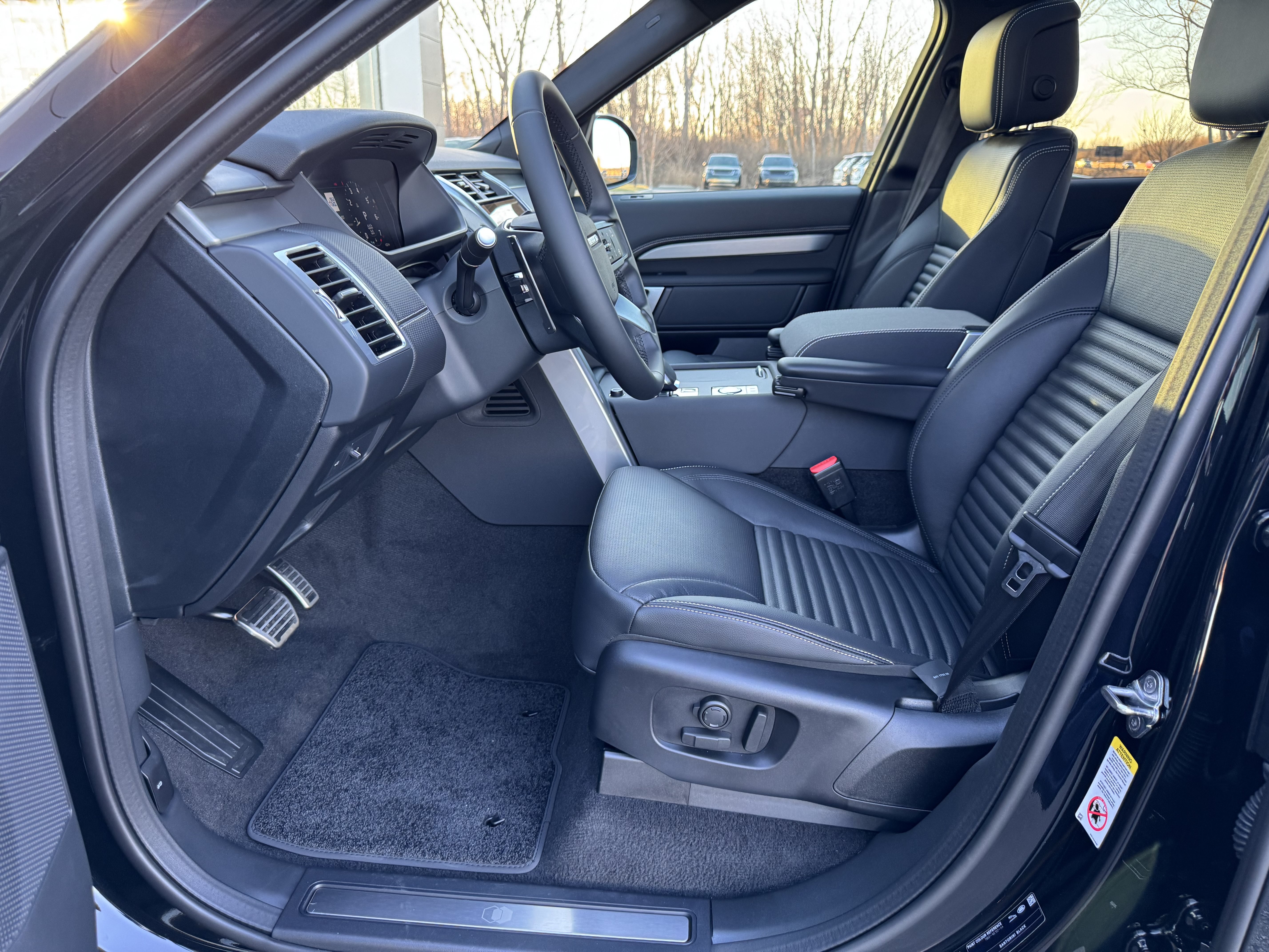 New 2026 Land Rover Discovery Limited Edition AWD/4WD image 14