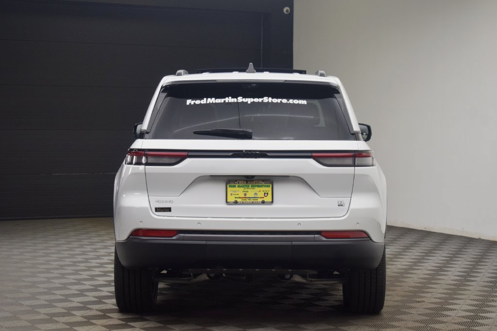 New 2026 Jeep Grand Cherokee Limited AWD/4WD image 12