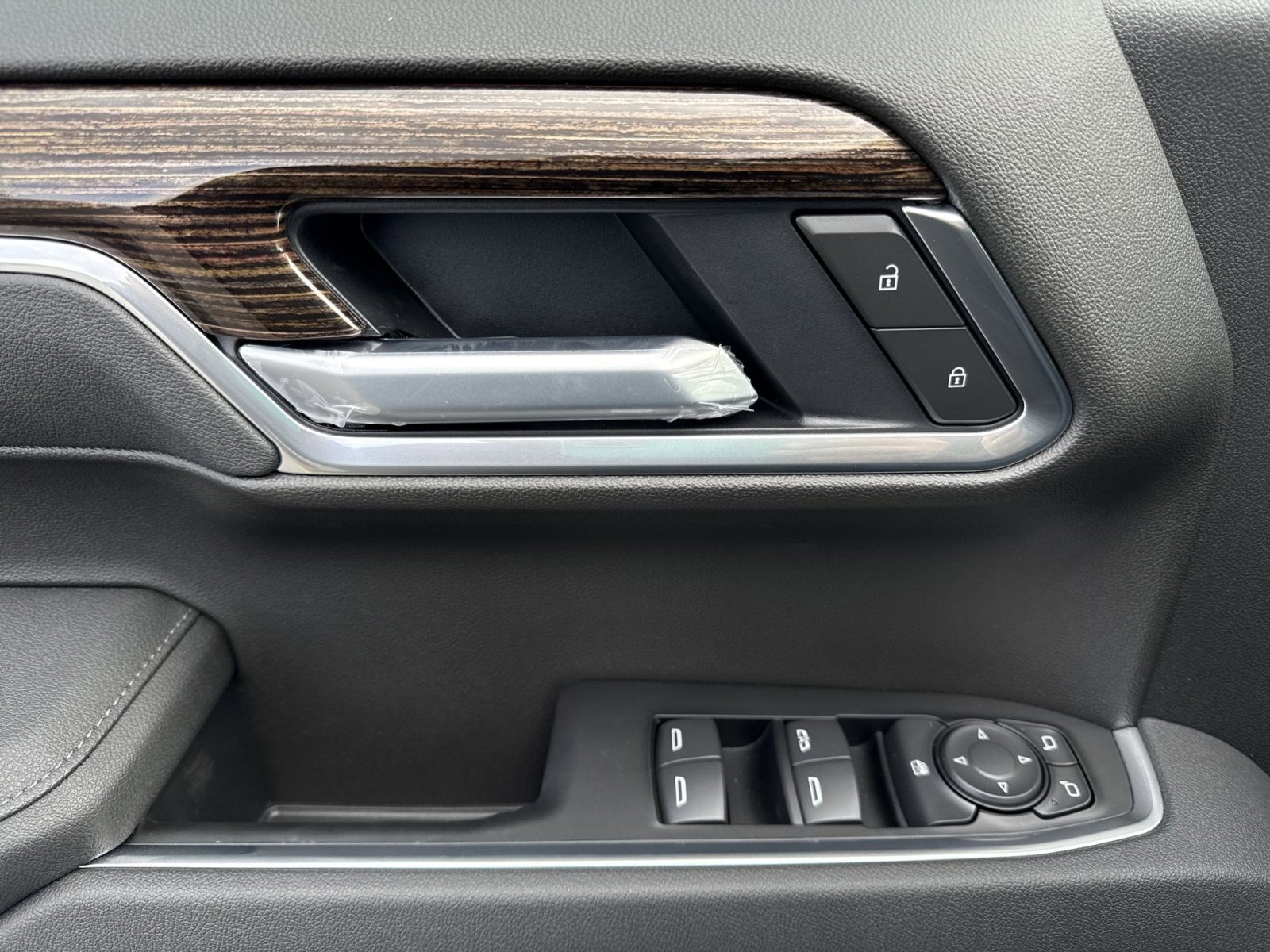 New 2026 GMC Sierra 1500 SLE w/ Preferred Package image 15