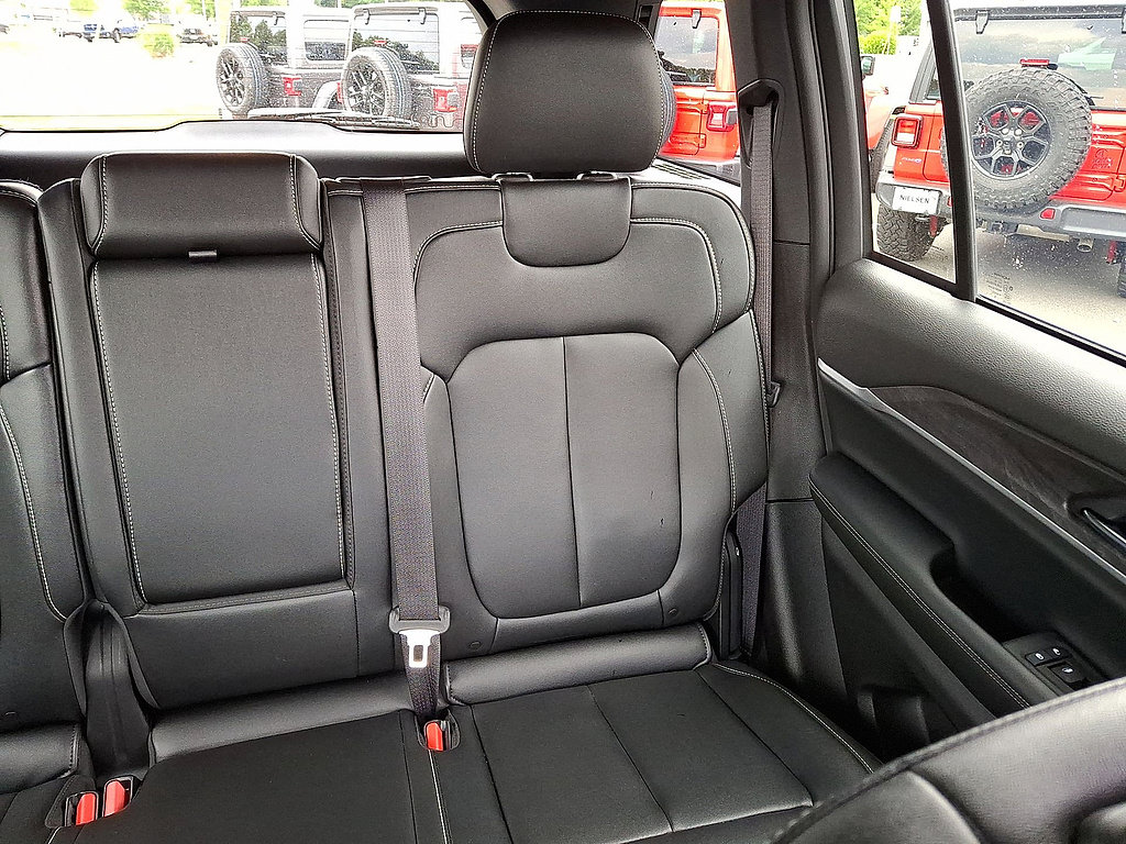 Used 2024 Jeep Grand Cherokee Limited AWD/4WD image 14