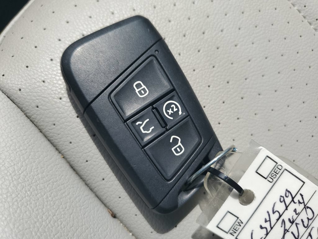 Used 2024 Volkswagen Tiguan SE R-Line FWD image 28