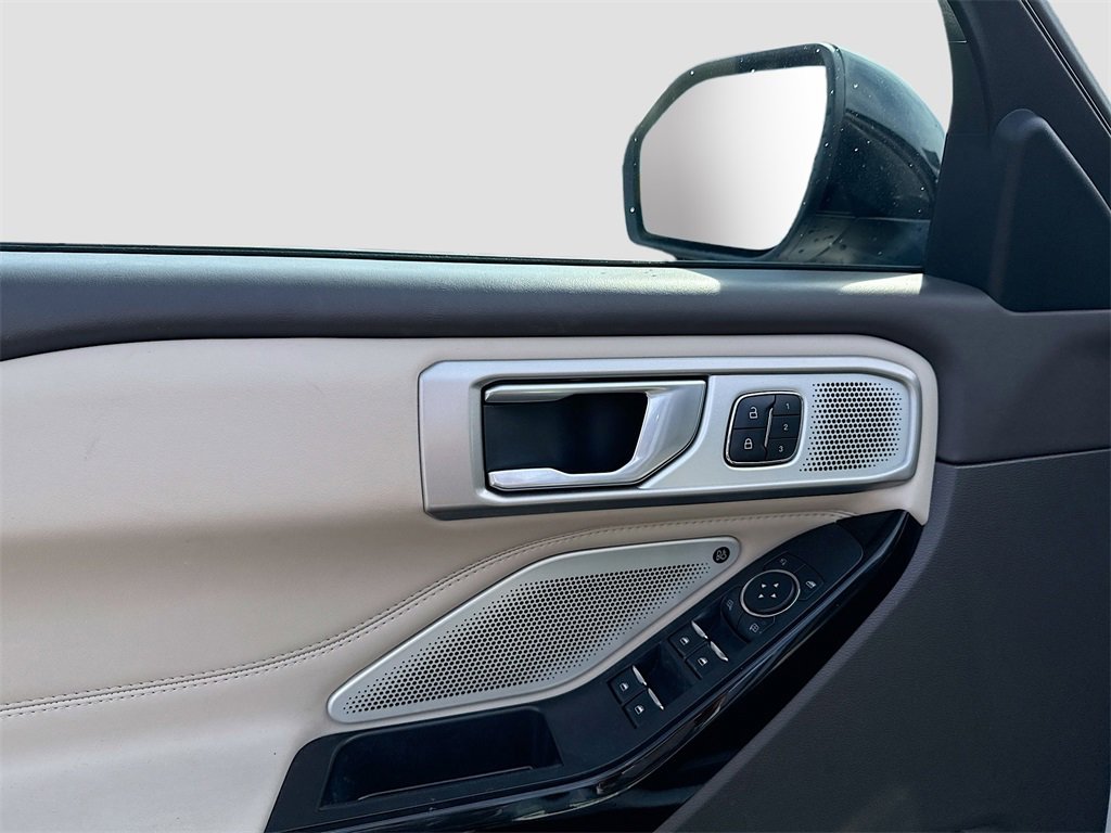 Used 2023 Ford Explorer Platinum w/ Technology Package image 9