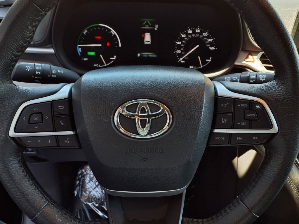 Certified 2024 Toyota Sienna XLE FWD image 14