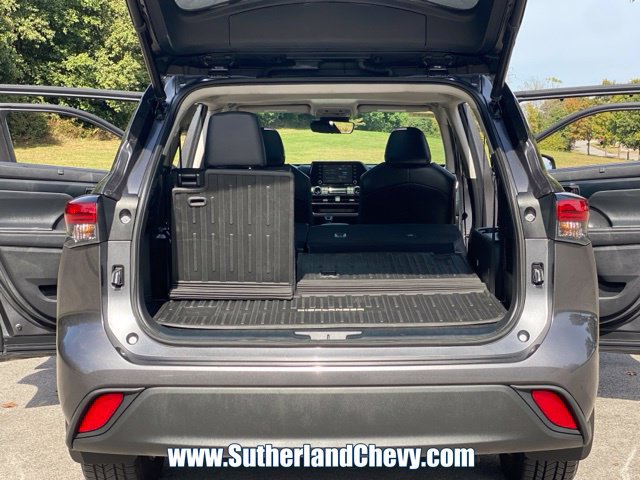 Used 2022 Toyota Highlander XLE AWD/4WD image 47