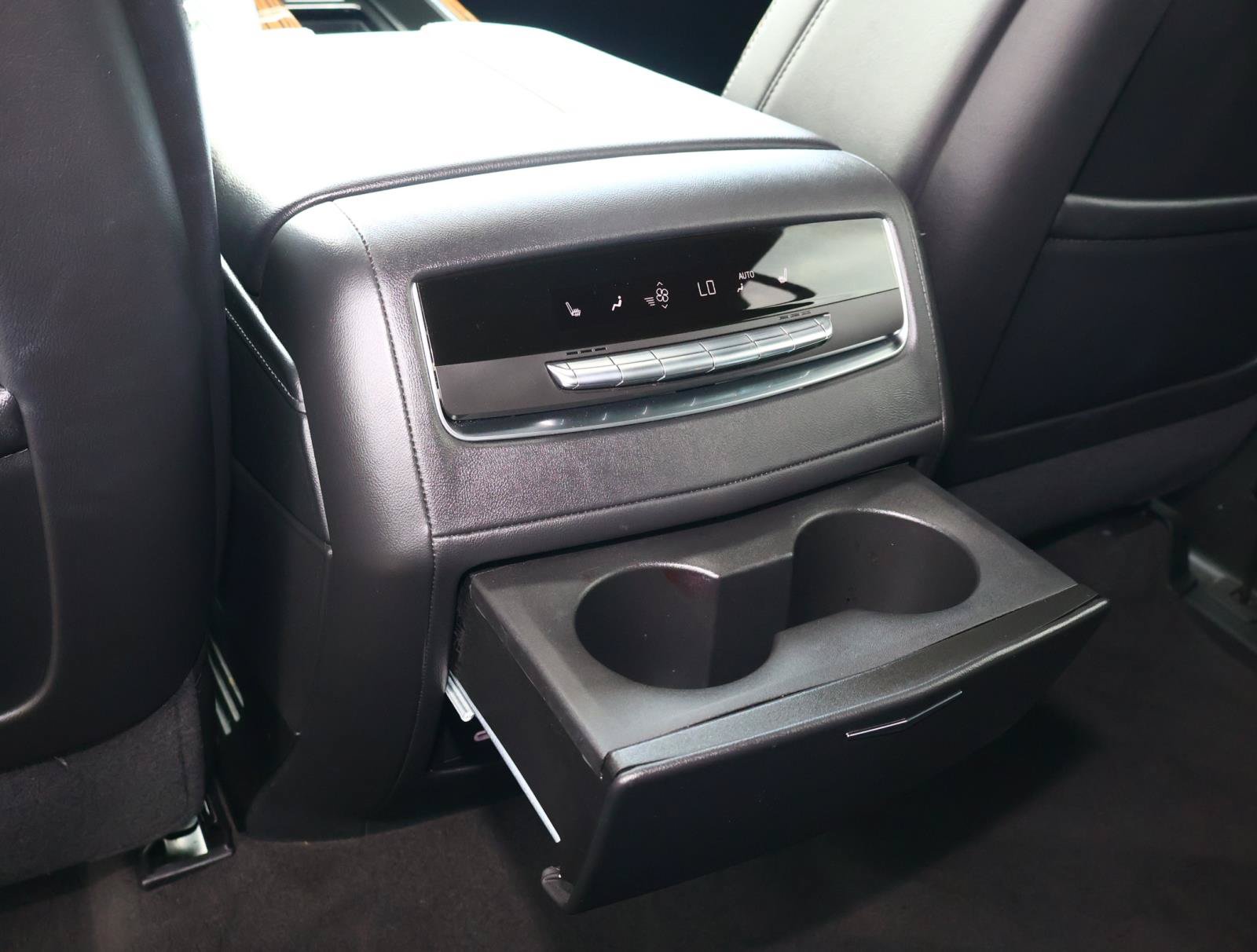 Used 2023 Cadillac Escalade Premium Luxury RWD image 13
