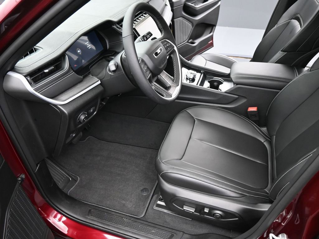 Used 2025 Jeep Grand Cherokee L Limited image 9