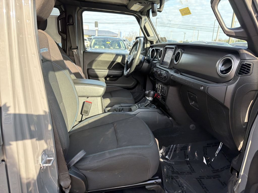 Used 2023 Jeep Wrangler Unlimited Rubicon 4xe w/ Cold Weather Group AWD/4WD image 17