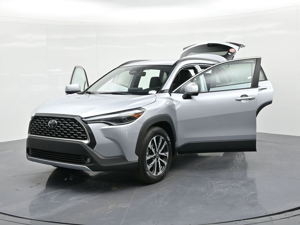 Used 2024 Toyota Corolla Cross XLE image 26
