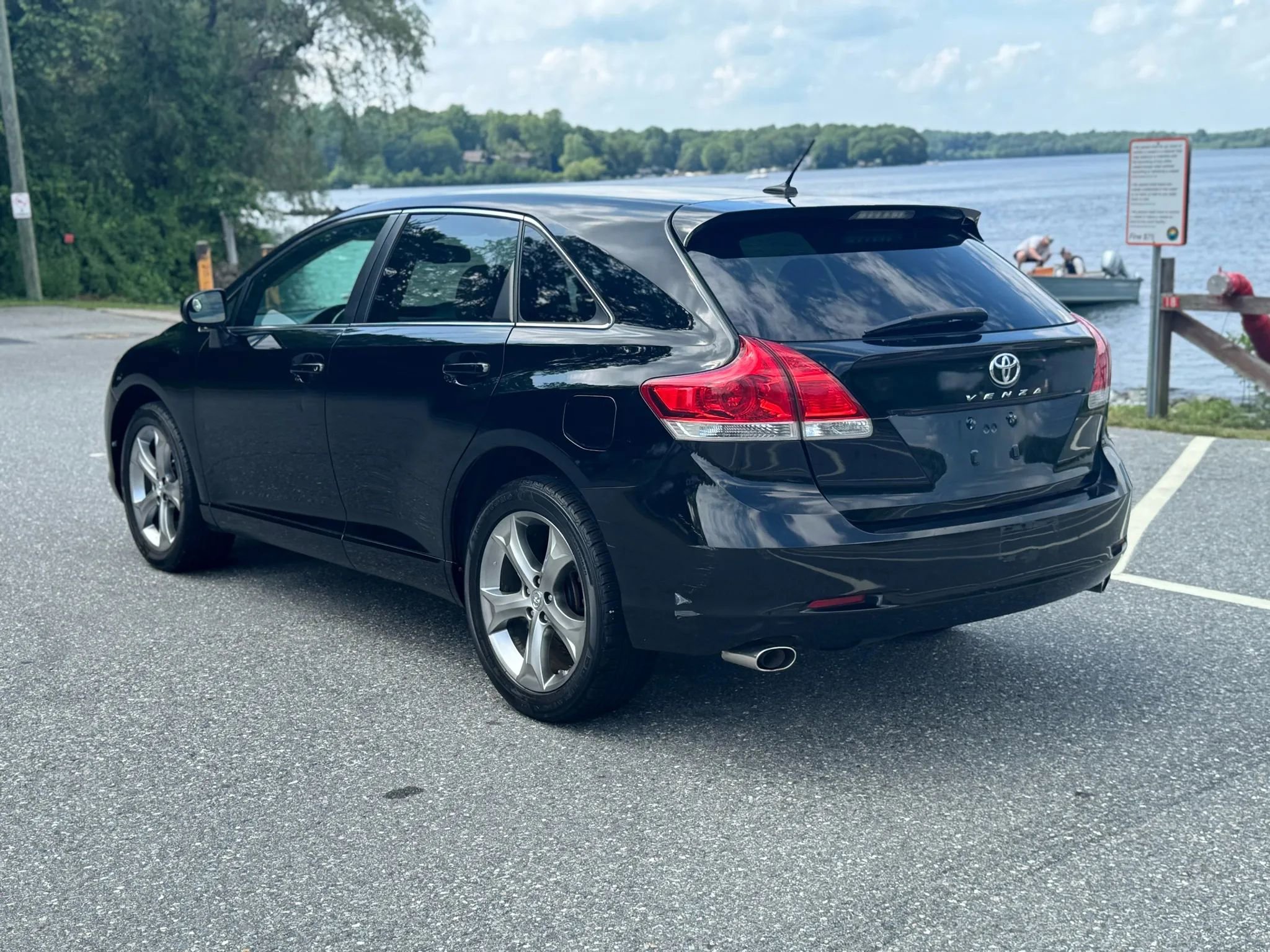 Used 2010 Toyota Venza image 4