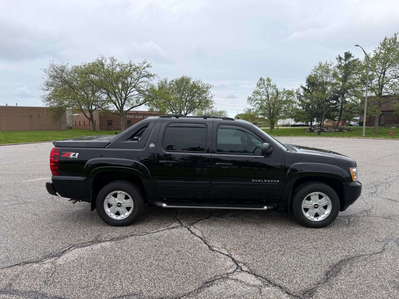 Used 2013 Chevrolet Avalanche LT w/ Suspension Package, Off-Road AWD/4WD image 5