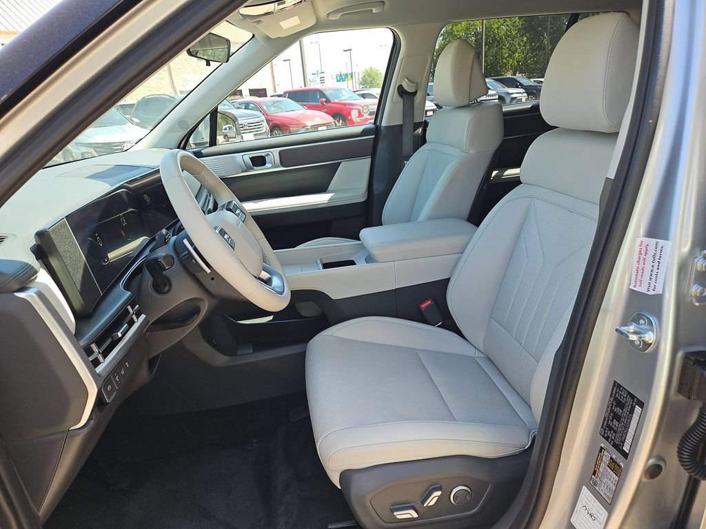 Used 2025 Hyundai Santa Fe SEL FWD image 25