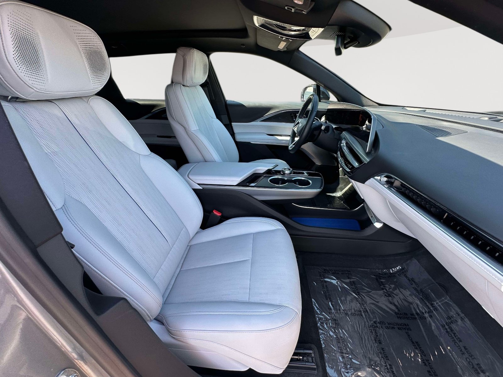 Certified 2024 Cadillac Lyriq Sport w/ LPO, Floor Liner Package AWD/4WD image 27