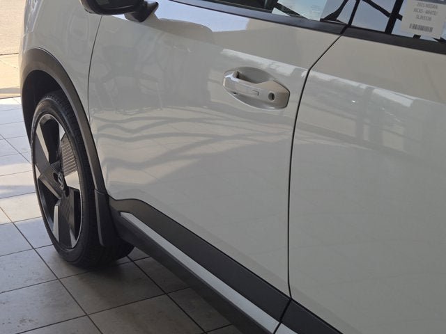 Used 2025 Nissan Kicks SR AWD/4WD image 15