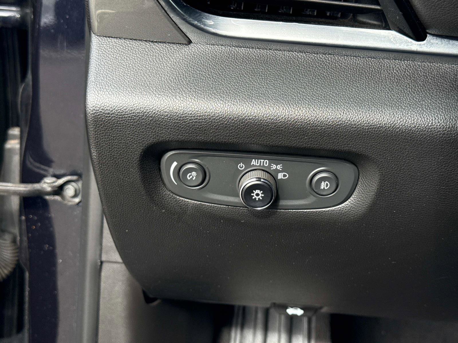 Used 2020 Chevrolet Traverse LT image 36