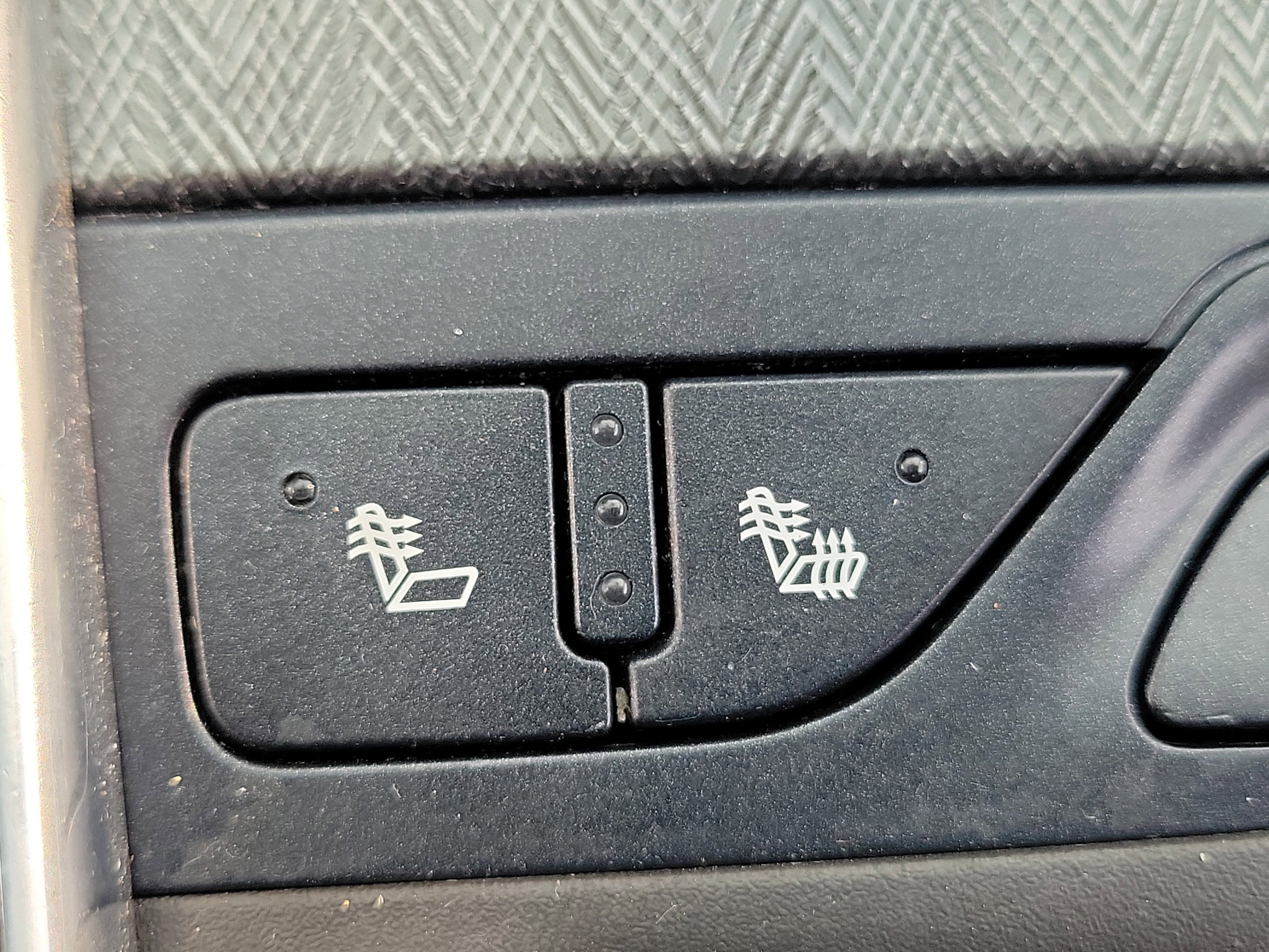 Used 2014 Chevrolet Impala LT w/ Premium Seating Package image 24