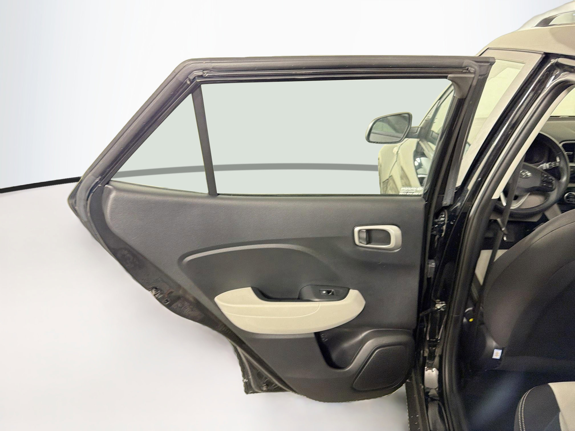 Used 2025 Hyundai Venue SEL FWD image 25