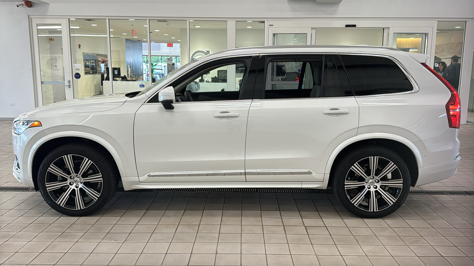 Used 2023 Volvo XC90 B6 Ultimate w/ Lounge Package AWD/4WD image 8