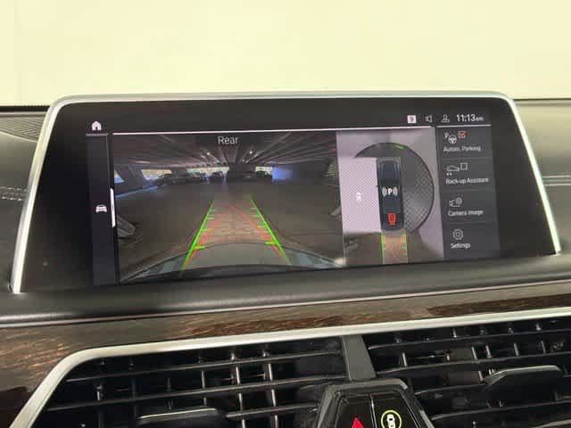 Used 2022 BMW 740i w/ M Sport Package RWD image 26
