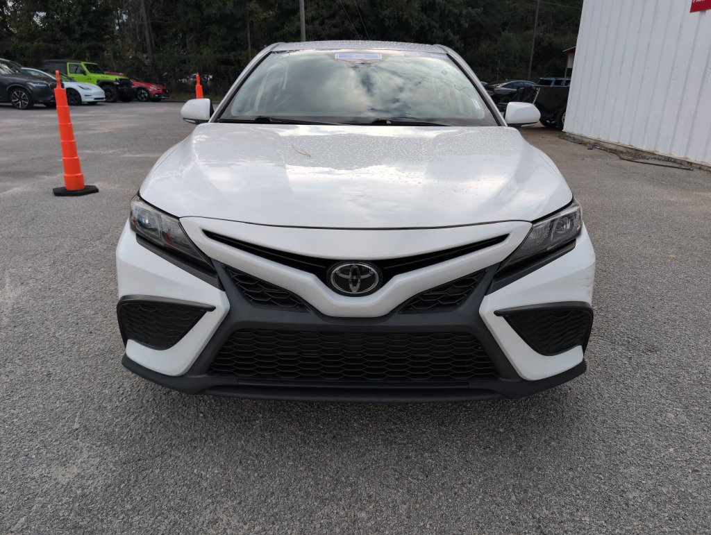 Used 2023 Toyota Camry SE FWD image 3