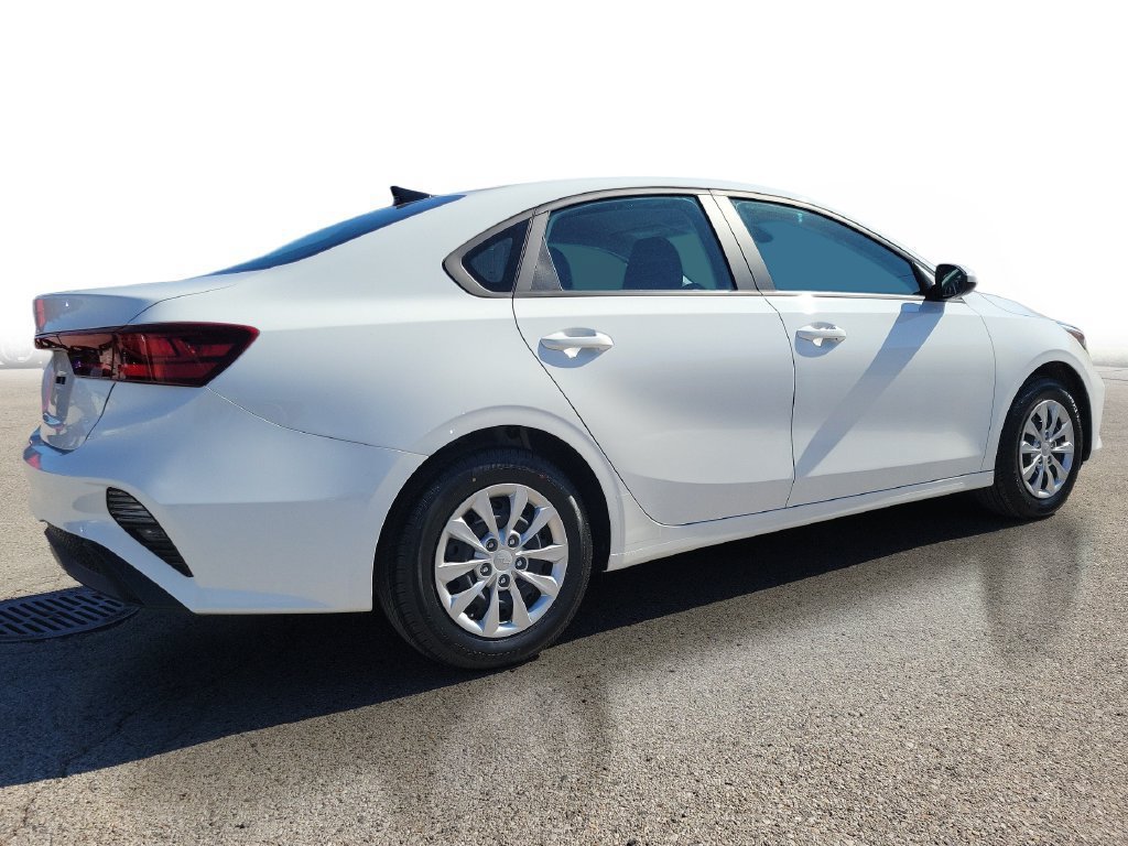Used 2023 Kia Forte LX FWD image 4