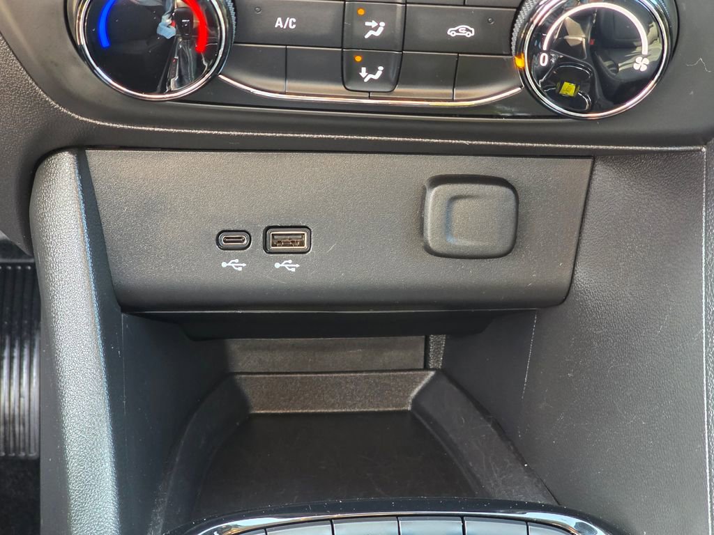 Used 2025 Buick Encore GX Preferred AWD/4WD image 25