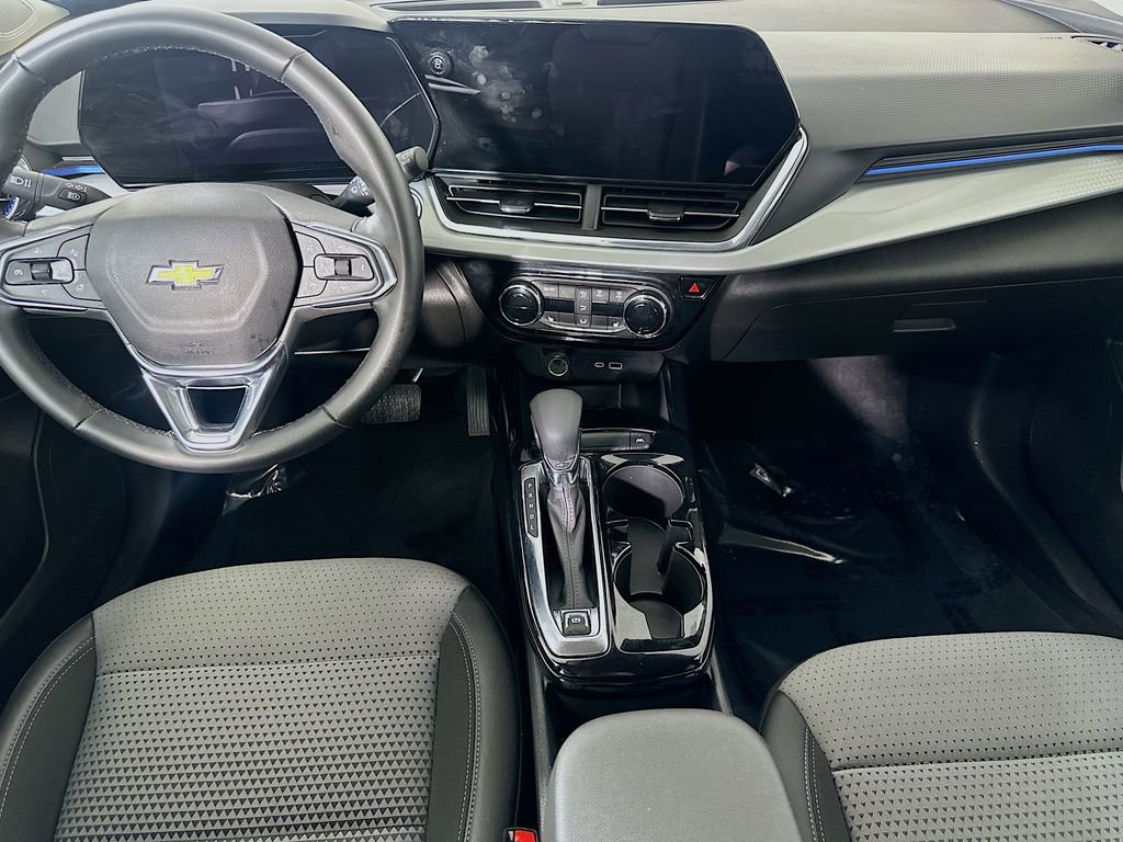 Used 2025 Chevrolet Trax LT w/ LT Convenience Package FWD image 18