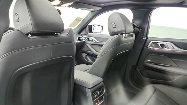 Used 2025 BMW M440i image 30
